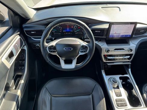 Certified 2022 Ford Explorer XLT w/ Equipment Group 202A image 11