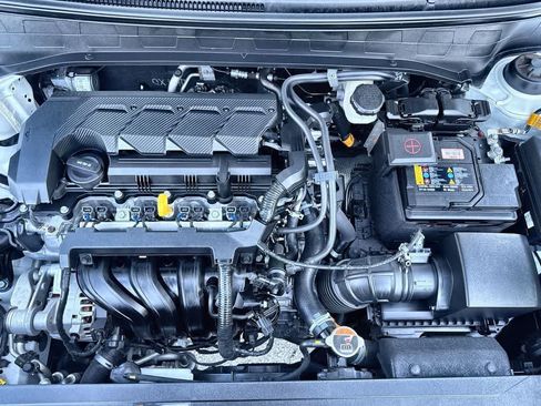 Used 2025 Hyundai Venue SEL FWD image 12