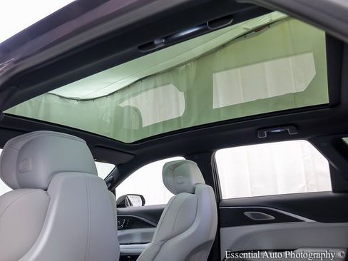 New 2025 Cadillac Lyriq Luxury image 10