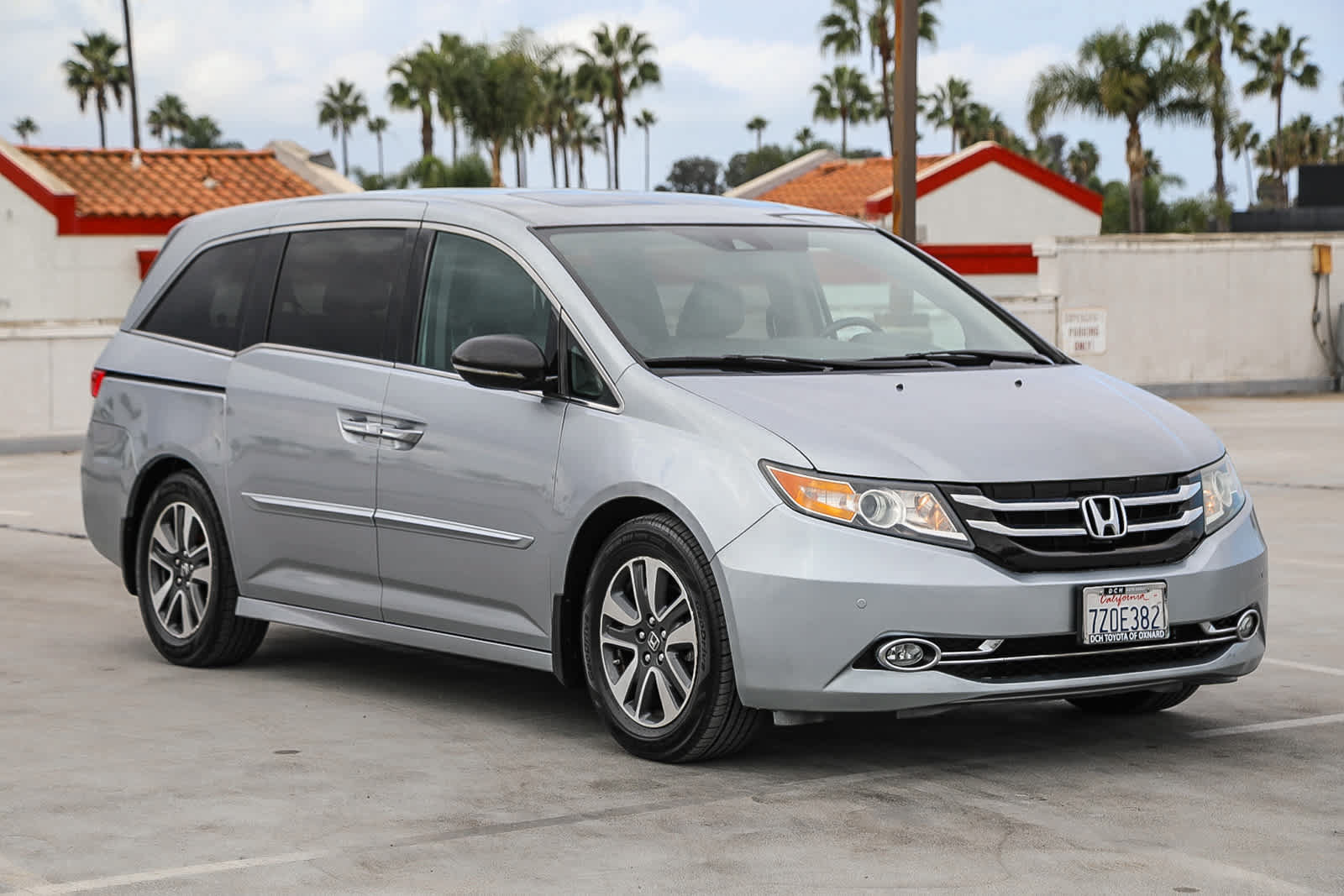 Used 2016 Honda Odyssey Touring Elite image 4