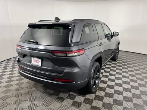 Used 2023 Jeep Grand Cherokee Altitude AWD/4WD image 7