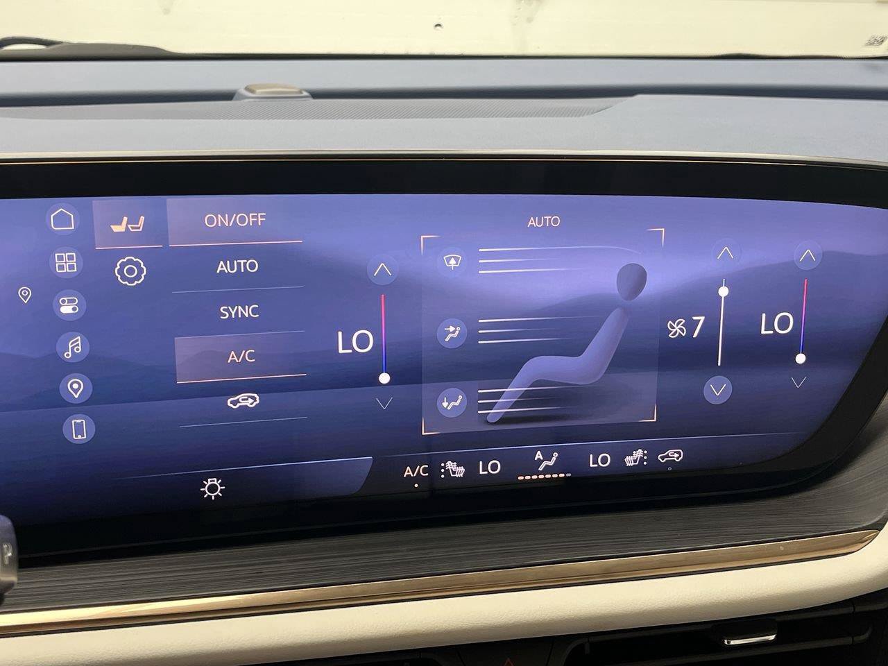 Used 2025 Buick Envision Avenir AWD/4WD image 20