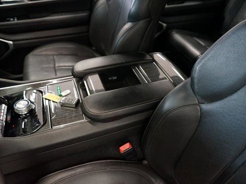 Used 2022 Jeep Wagoneer Series III w/ Flexible Seating Group image 32