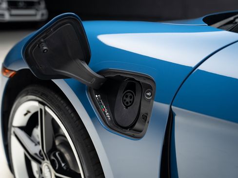 Used 2022 Porsche Taycan 4S image 23