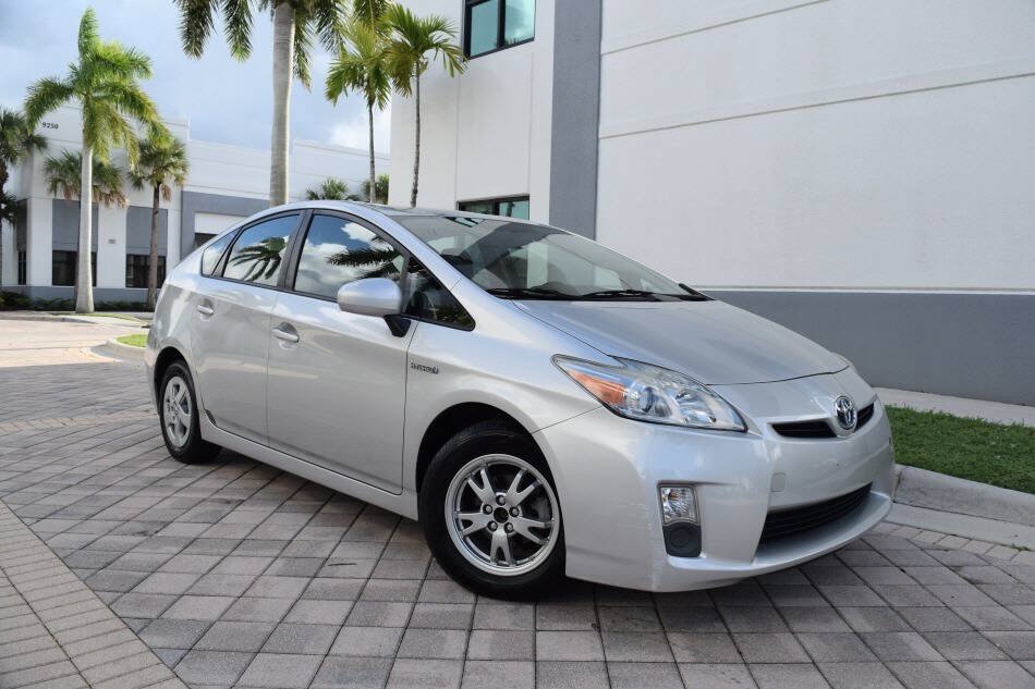 Used 2010 Toyota Prius Two w/ Preferred Accessory Pkg FWD image 1
