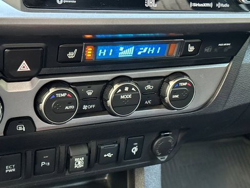 Used 2023 Toyota Tacoma Limited image 20