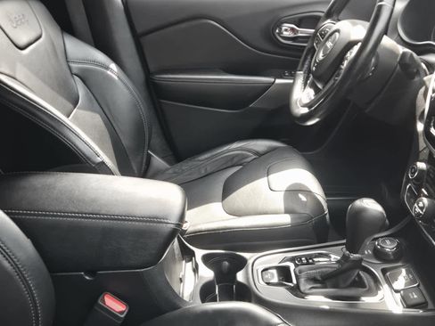 Used 2020 Jeep Cherokee Limited image 7