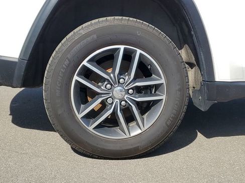 Used 2017 Jeep Grand Cherokee Limited AWD/4WD image 5