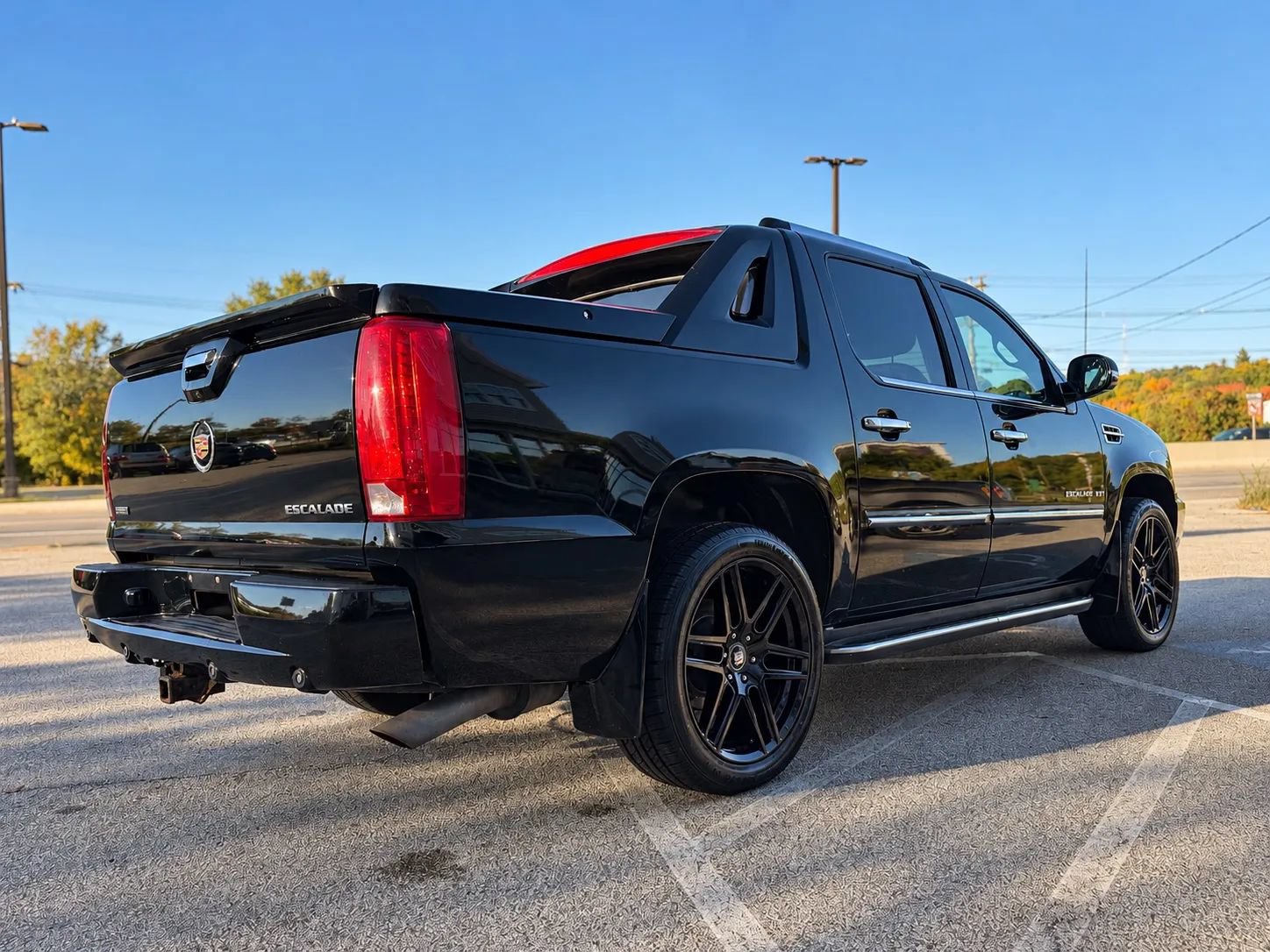 Used 2011 Cadillac Escalade EXT Luxury AWD/4WD image 8