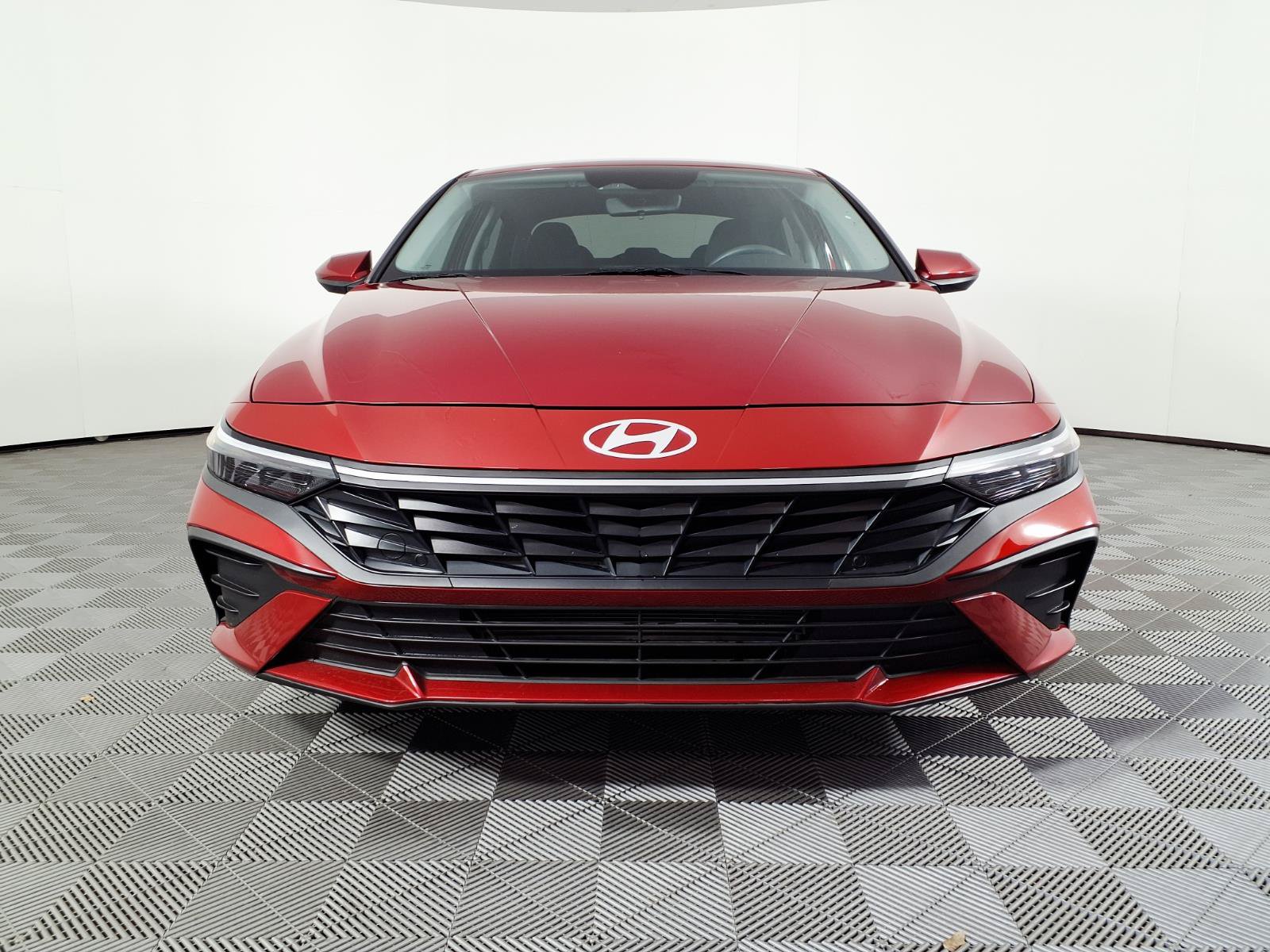 Certified 2026 Hyundai Elantra SE FWD image 2