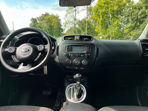 Used 2016 Kia Soul + image 13