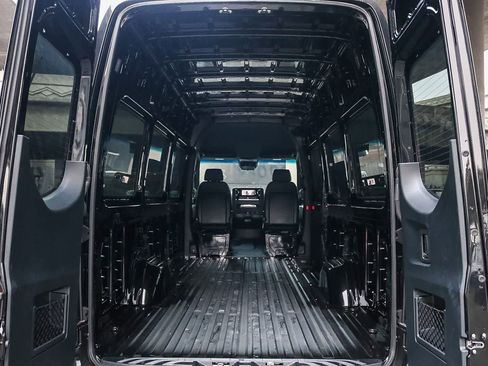 Used 2024 Mercedes-Benz Sprinter 2500 image 24