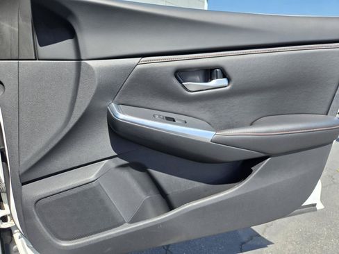Used 2025 Nissan Sentra SR FWD image 36