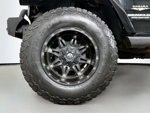 Used 2015 Jeep Wrangler Unlimited Sahara w/ Connectivity Group image 34