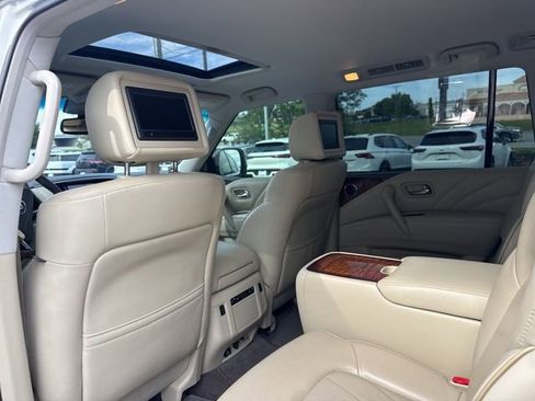 Used 2017 INFINITI QX80 4WD w/ Deluxe Technology Package image 5