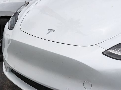 Used 2022 Tesla Model Y Long Range AWD/4WD image 3