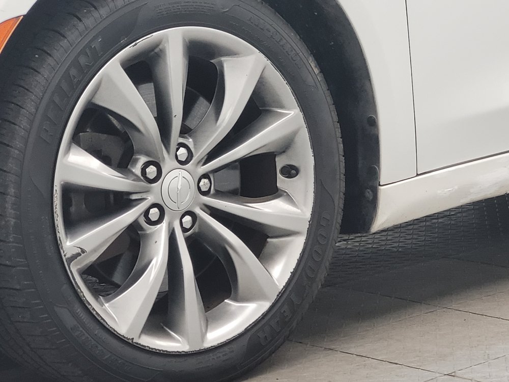 Used 2015 Chrysler 200 S w/ Comfort Group FWD image 31