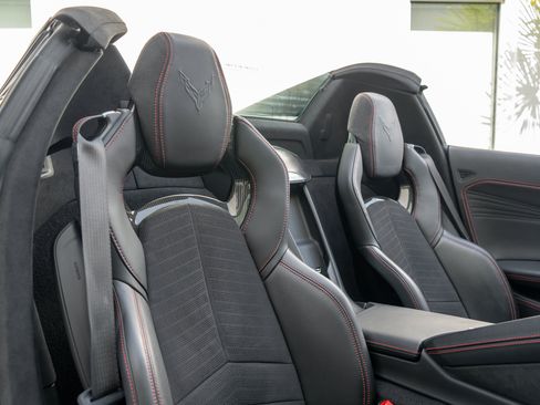 Used 2025 Chevrolet Corvette Z06 RWD image 26