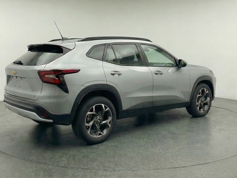 Used 2025 Chevrolet Trax LT image 9