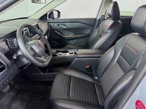 Certified 2025 Nissan Rogue SV image 6