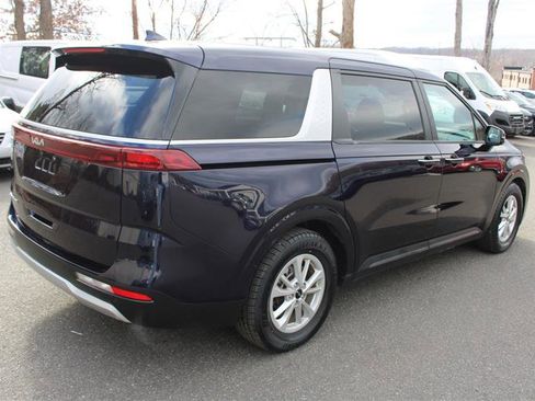 Used 2022 Kia Carnival LX image 8