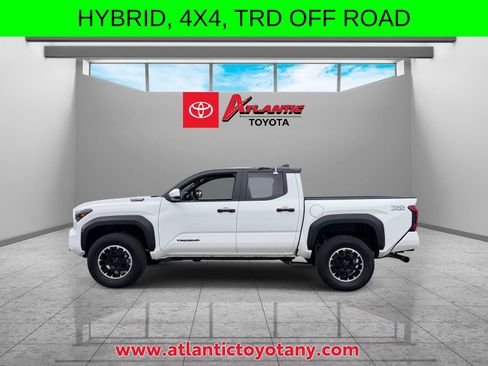 Used 2025 Toyota Tacoma TRD Off-Road AWD/4WD image 5