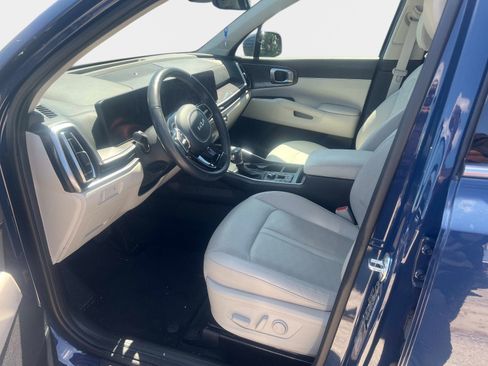 Certified 2025 Kia Sorento S w/ Panoramic Sunroof Package FWD image 7