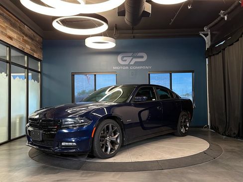 Used 2017 Dodge Charger R/T w/ Plus Group RWD image 7