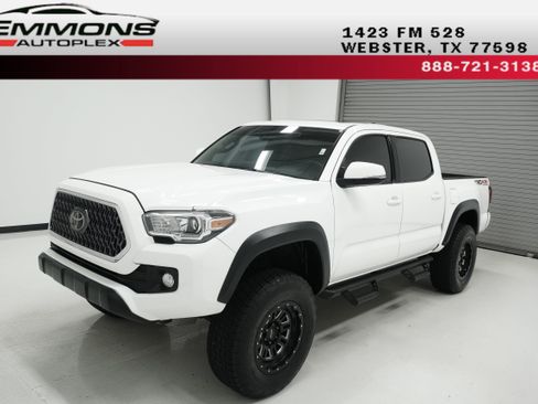 Used 2019 Toyota Tacoma TRD Off-Road AWD/4WD image 1