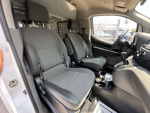 Used 2019 Nissan NV200 S image 21
