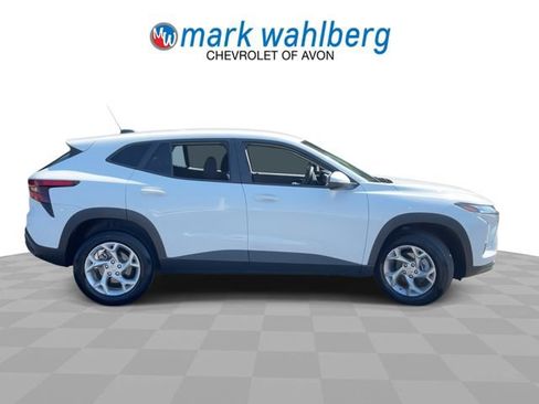 Used 2024 Chevrolet Trax LS w/ LS Convenience Package FWD image 9