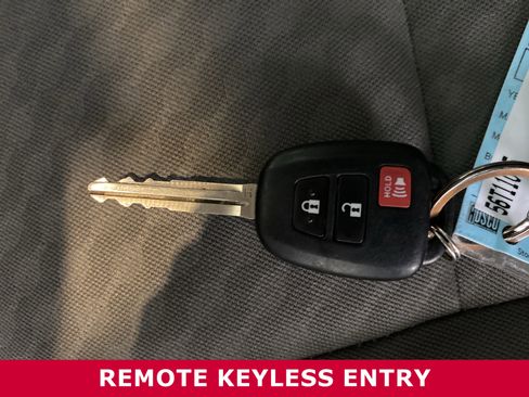 Used 2020 Toyota Tacoma SR image 27