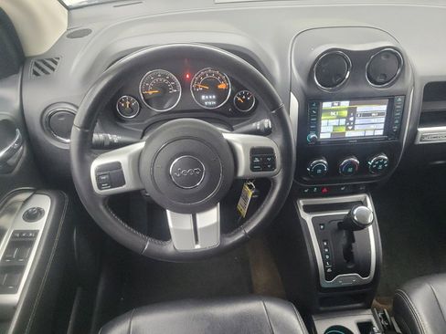 Used 2017 Jeep Compass Latitude w/ Sun/Sound Group AWD/4WD image 22