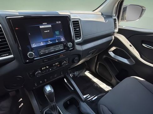 Used 2024 Nissan Frontier SV w/ SV Convenience Package RWD image 25