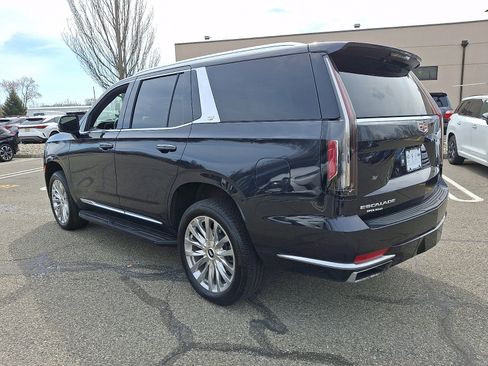 Used 2024 Cadillac Escalade Premium Luxury image 4