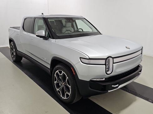 Used 2023 Rivian R1T Adventure AWD/4WD image 7