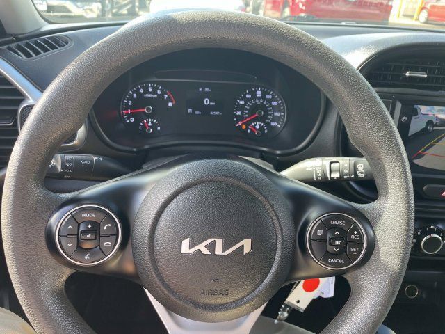 Used 2022 Kia Soul LX FWD image 32