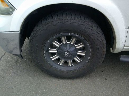 Used 2014 RAM 1500 Laramie w/ Convenience Group image 9