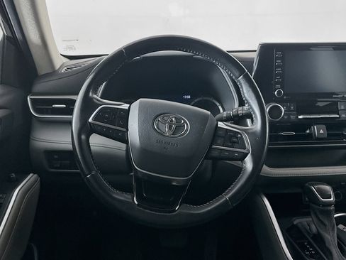 Used 2021 Toyota Highlander XLE AWD/4WD image 18