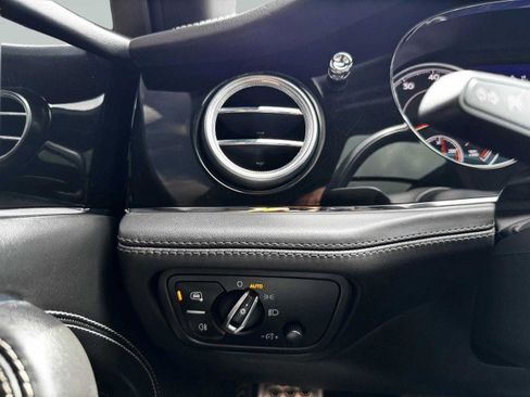 Used 2017 Bentley Bentayga image 19