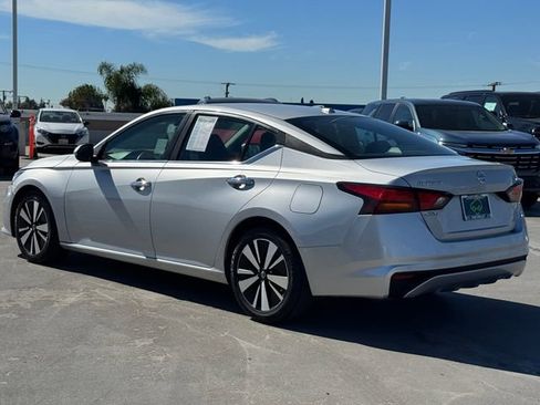 Used 2021 Nissan Altima 2.5 SV image 2