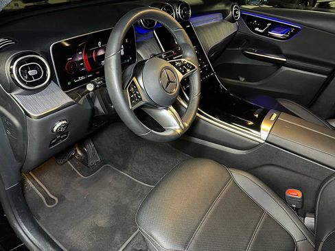 Used 2025 Mercedes-Benz GLC 300 4MATIC image 23