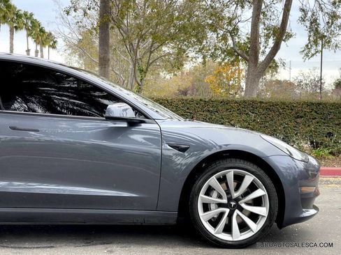 Used 2018 Tesla Model 3 Long Range image 9
