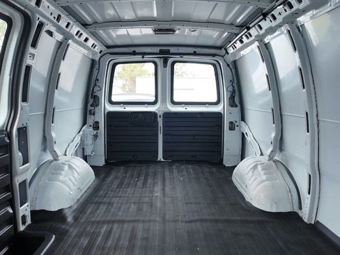 Used 2012 Chevrolet Express 2500 image 13