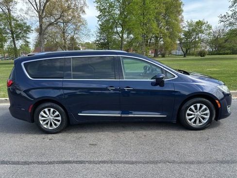 Used 2019 Chrysler Pacifica Touring-L w/ Advanced Safetytec Group image 30