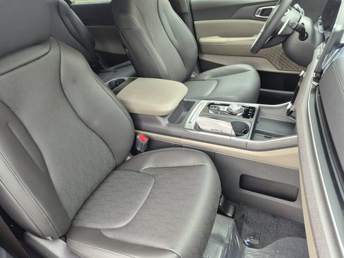 New 2026 Kia Carnival EX FWD image 14