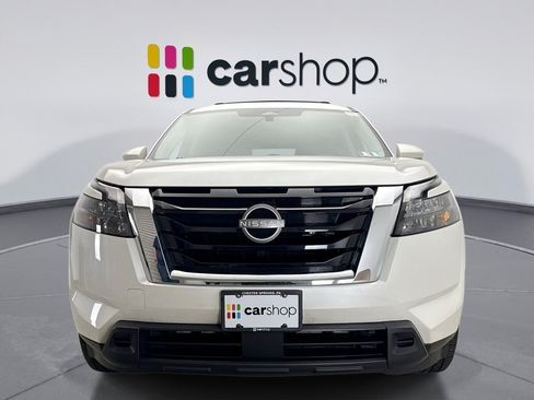 Used 2024 Nissan Pathfinder SV w/ SV Premium Package AWD/4WD image 8