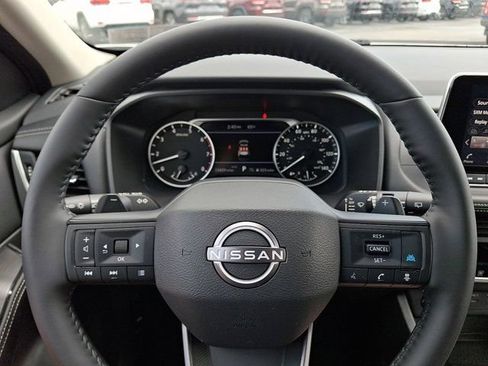 Used 2025 Nissan Rogue SV AWD/4WD image 23