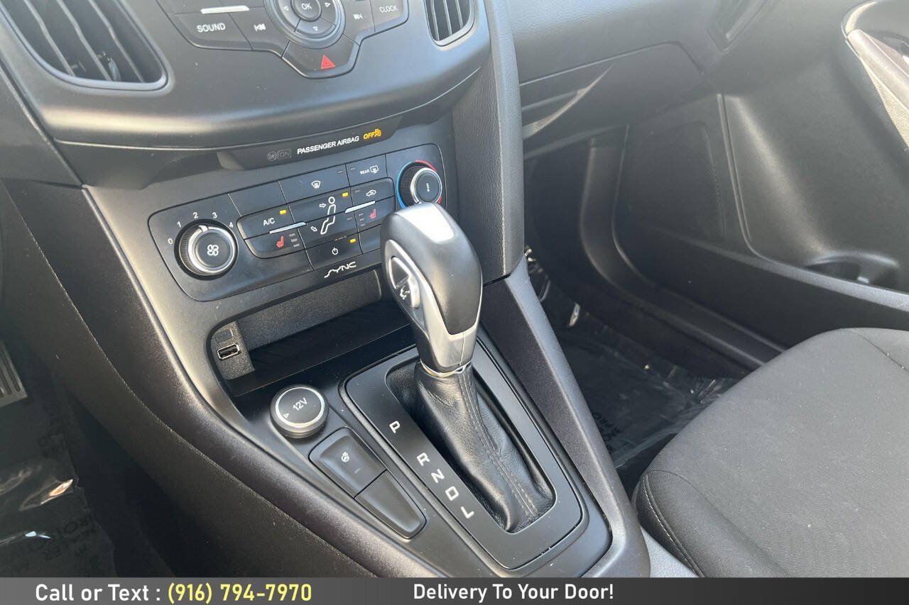 Used 2015 Ford Focus SE w/ SE Cold Weather Package FWD image 18