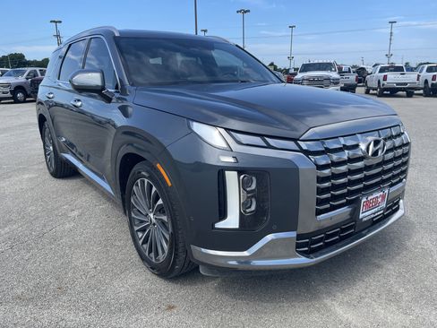 Used 2025 Hyundai Palisade Calligraphy FWD image 2